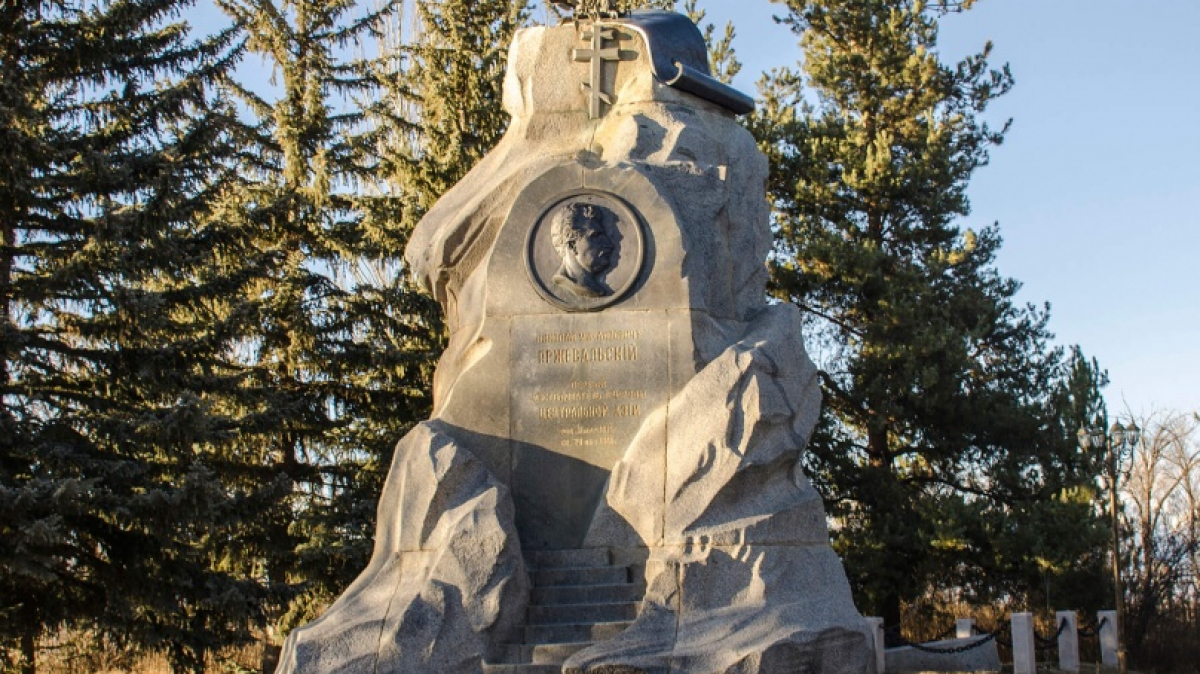 Памятник Н.М. Пржевальскому. Фото Анатолия Жидкова