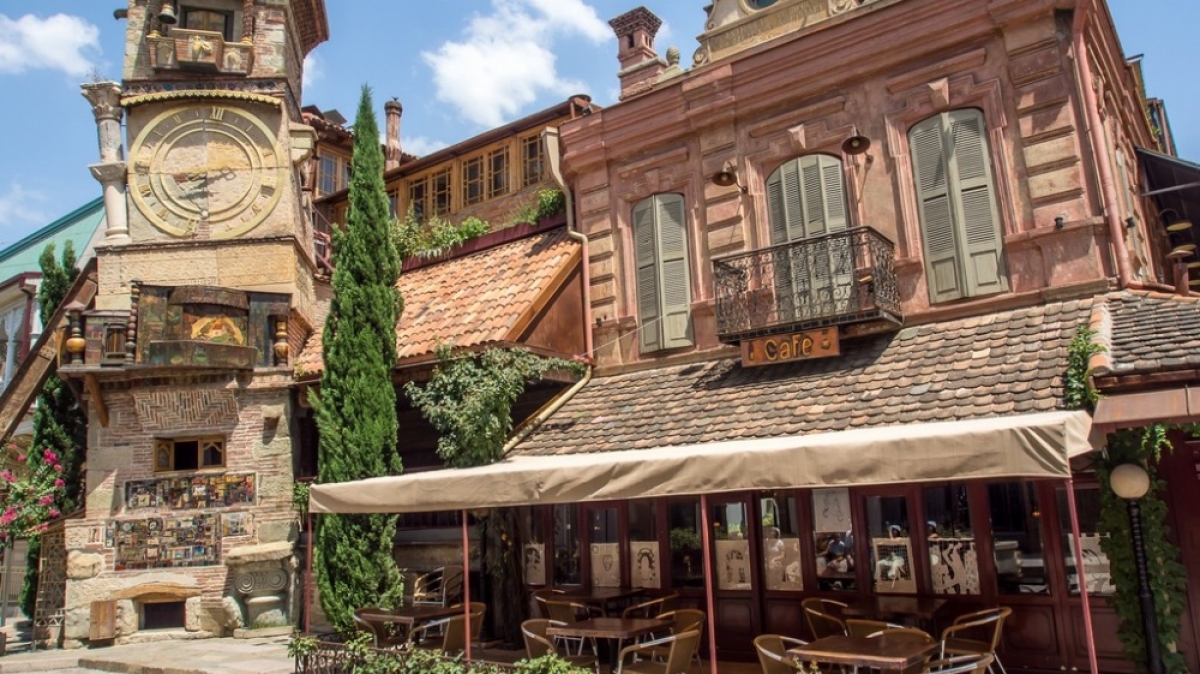 Башня театра Резо Габриадзе. Фото нашего гида Ирины Пряничниковой