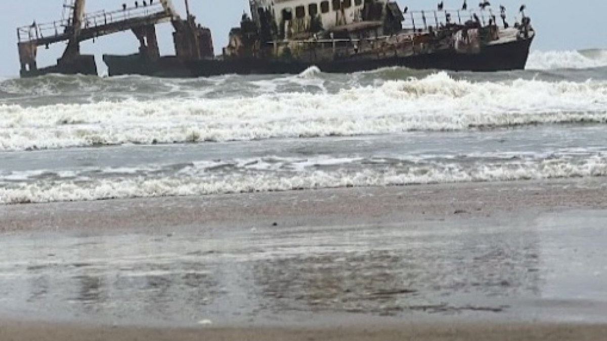 Затонвший корабль. Фото: наш гид Алексей Шорец