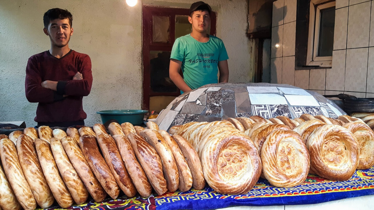 Свежие лепешки. Фото Анатолия Жидкова